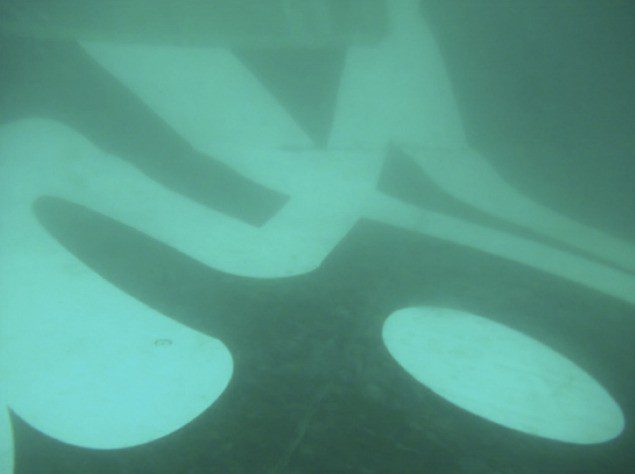wreckage from crashed AirAsia flight QZ8501 in the Java Sea is pictured in this underwater photograph released by Indonesia's National Search And Rescue Agency (BASARNAS) January 7, 2015. REUTERS/BASARNAS/Handout