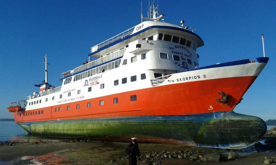 Chilean Navy Rescues 120 from Grounded Cruise Ship [PHOTOS]