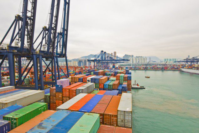 Mooring operations in Hong Kong. Photo (c) Shutterstock/donvictorio