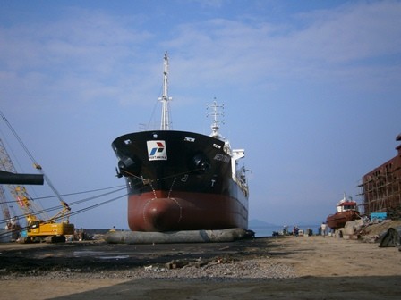 Four Killed in Tanker Blast at Indonesian Shipyard
