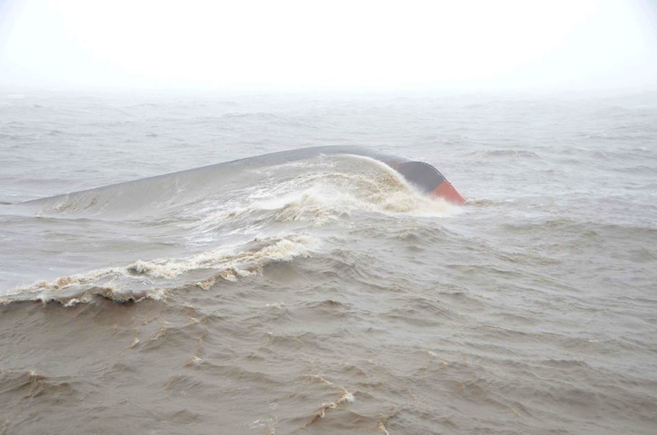 Fourteen Rescued as Cargo Ship Capsizes Off India – INCIDENT PHOTOS