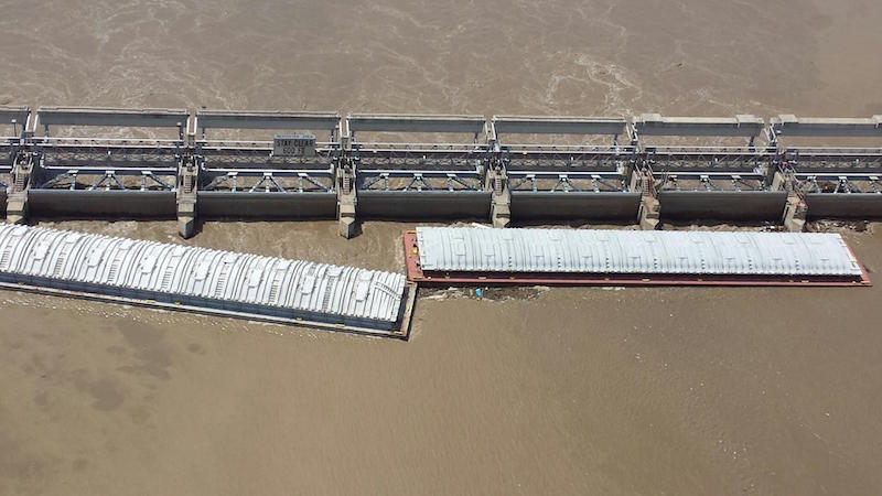 Flooding Disrupts Grain Shipping on Illinois River