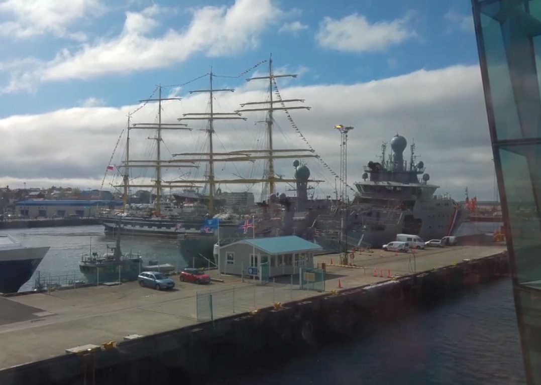 Video: Russian Tall Ship Rams Moored Coast Guard Vessels in Iceland