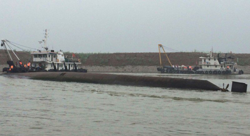 china river ship capsize