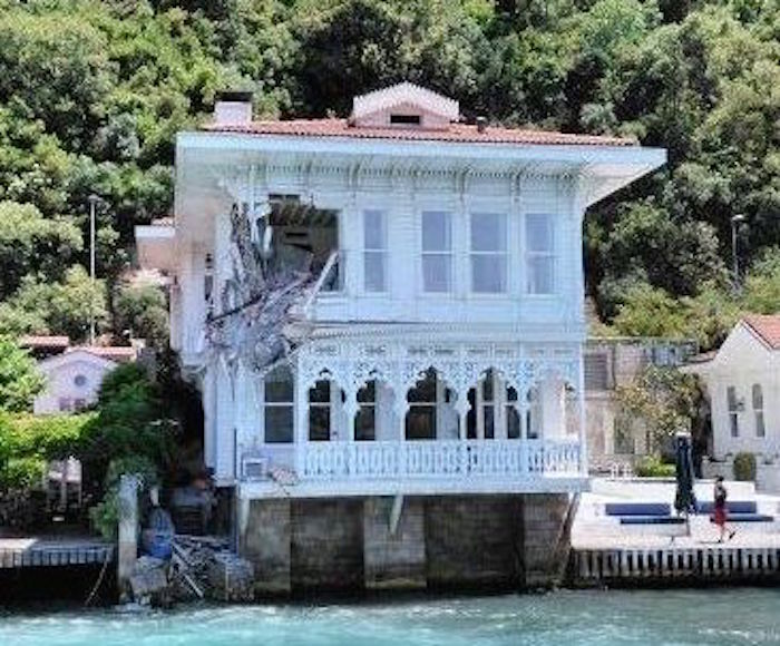 Cargo Ship Smashes Villa in Bosphorus Strait – INCIDENT PHOTOS