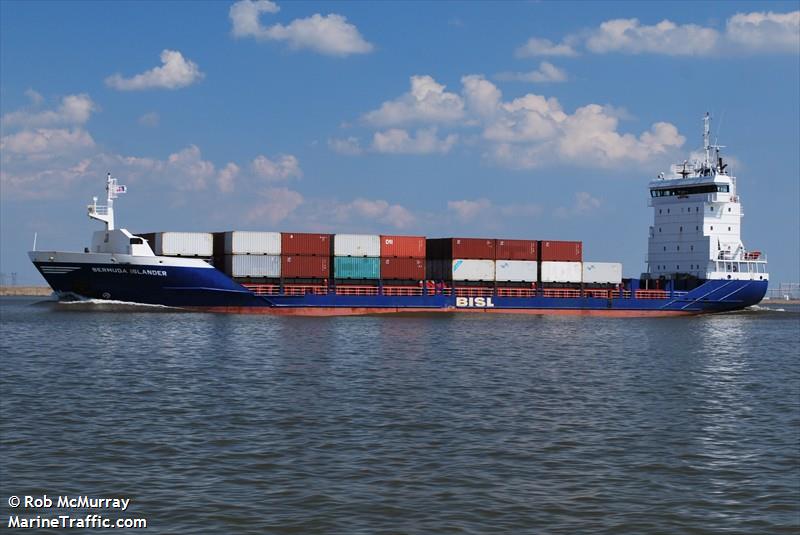 Cargo Ship ‘Bermuda Islander’ Runs Aground in Delaware River