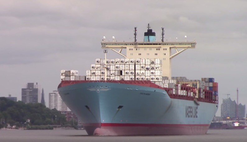 WATCH: Mighty ‘Evelyn Maersk’ Departs Hamburg