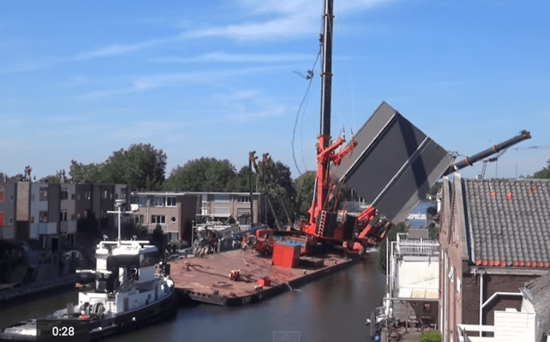 Scary Video Shows Giant Cranes Collapse in Small Dutch Canal – Incident Photos and Video