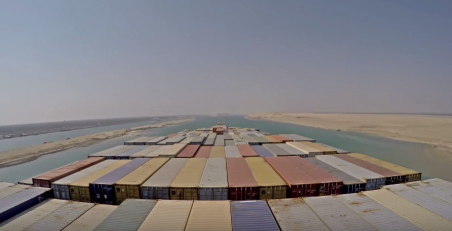Time-Lapse: Maersk Ship Transits New Suez Canal in 3 Minutes