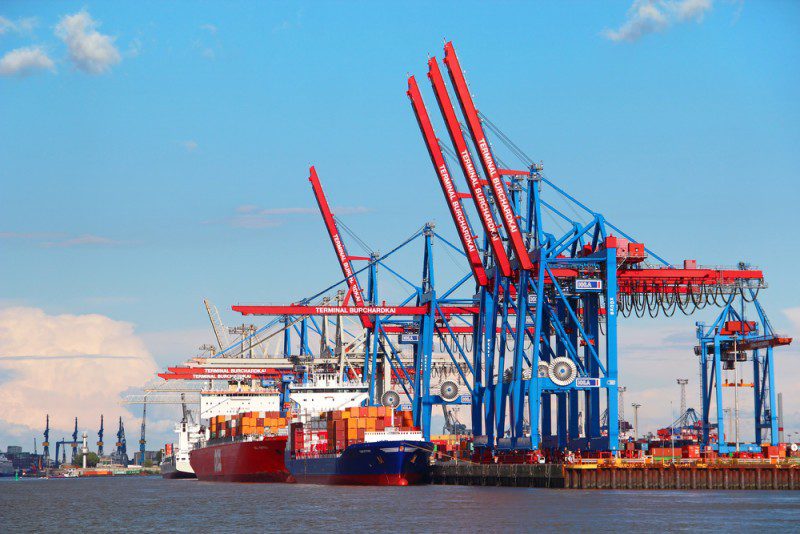 Port of Hamburg file photo: karnizz / Shutterstock.com