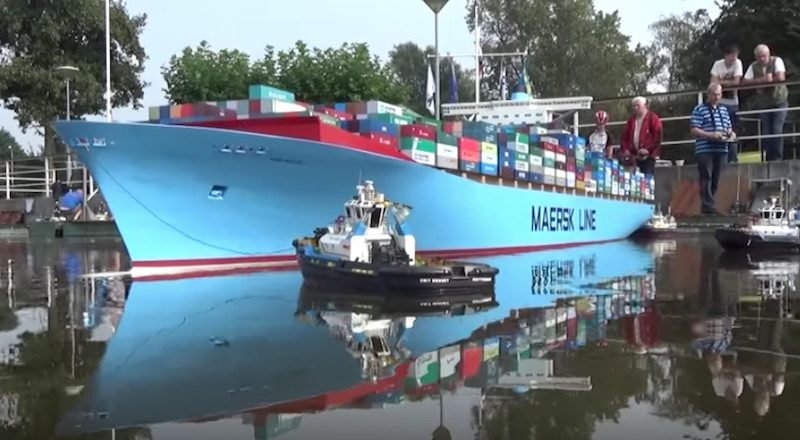 WATCH: Model Emma Maersk Under Tow Looks Just Like the Real Thing