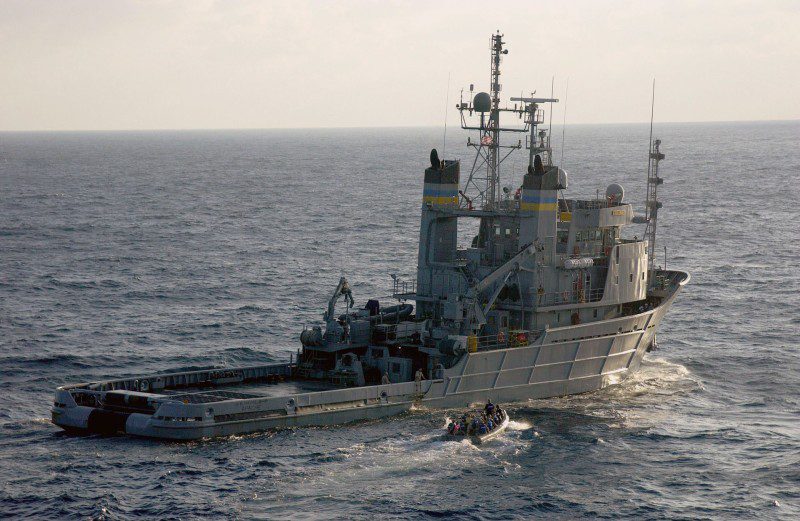 USNS_Apache_(T-ATF_172)