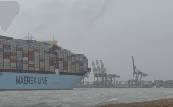 Raw Video: Triple-E Maersk Mc-Kinney Moller Arrives in Gale Force Winds