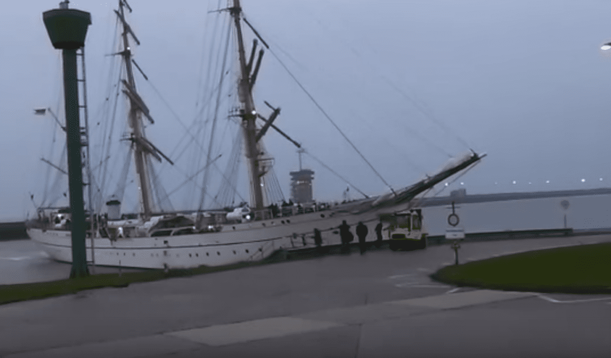 WATCH: Tall Ship Gorch Fock Shows How Not to Make an Entrance