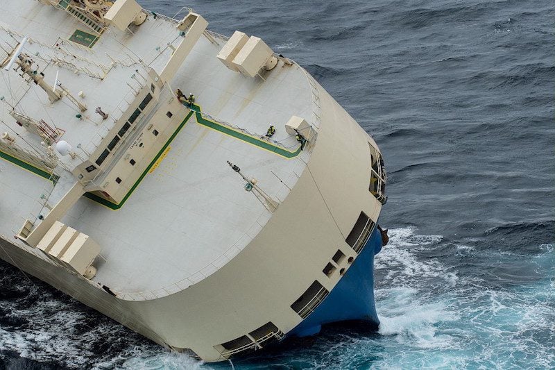 A salvage team aboard the Modern Express car carrier in Bay of Biscay, Friday, Jan. 29, 2016. Photo: Marine Nationale