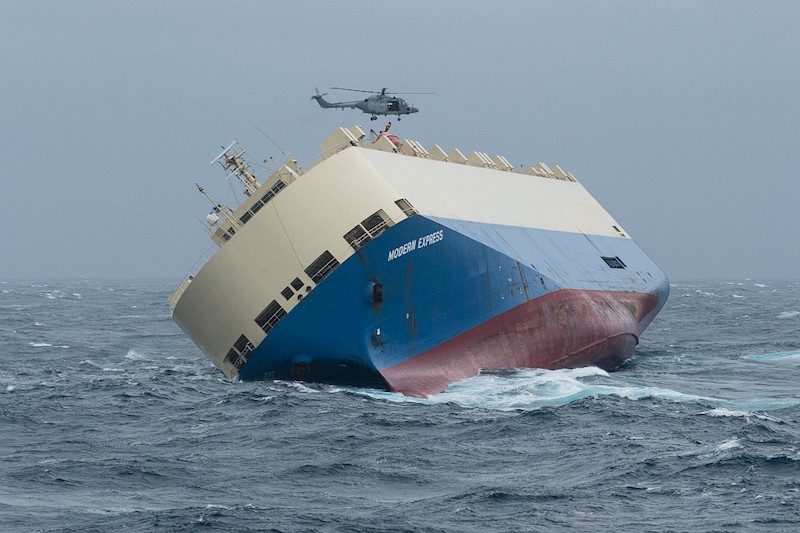 A helicopter drops a salvage team aboard the Modern Express, January 30, 2016. Photo credit: Marine Nationale