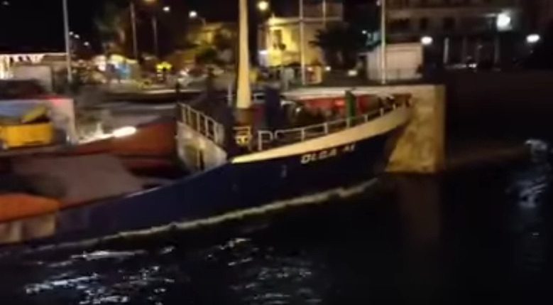 WATCH: Freighter Hits Famous ‘Old Evripos Bridge’ in Greece