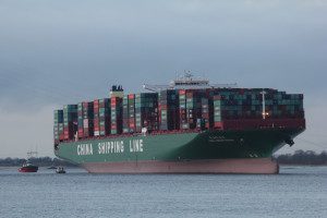 CSCL Indian Ocean Could Be Stuck For Days on Elbe River - PHOTOS