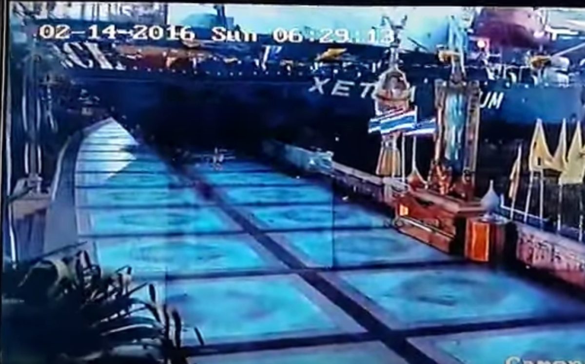 Caught on Video: Cargo Ship Slams Into Riverwalk in Bangkok