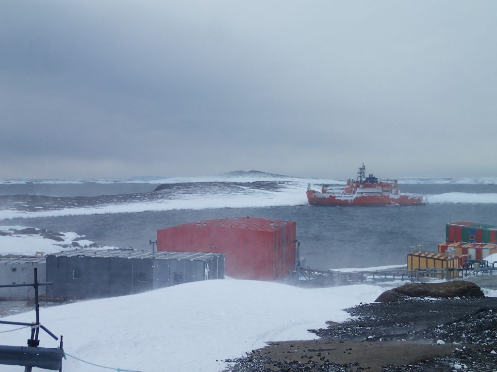Australian Icebreaker Refloated in Antarctica
