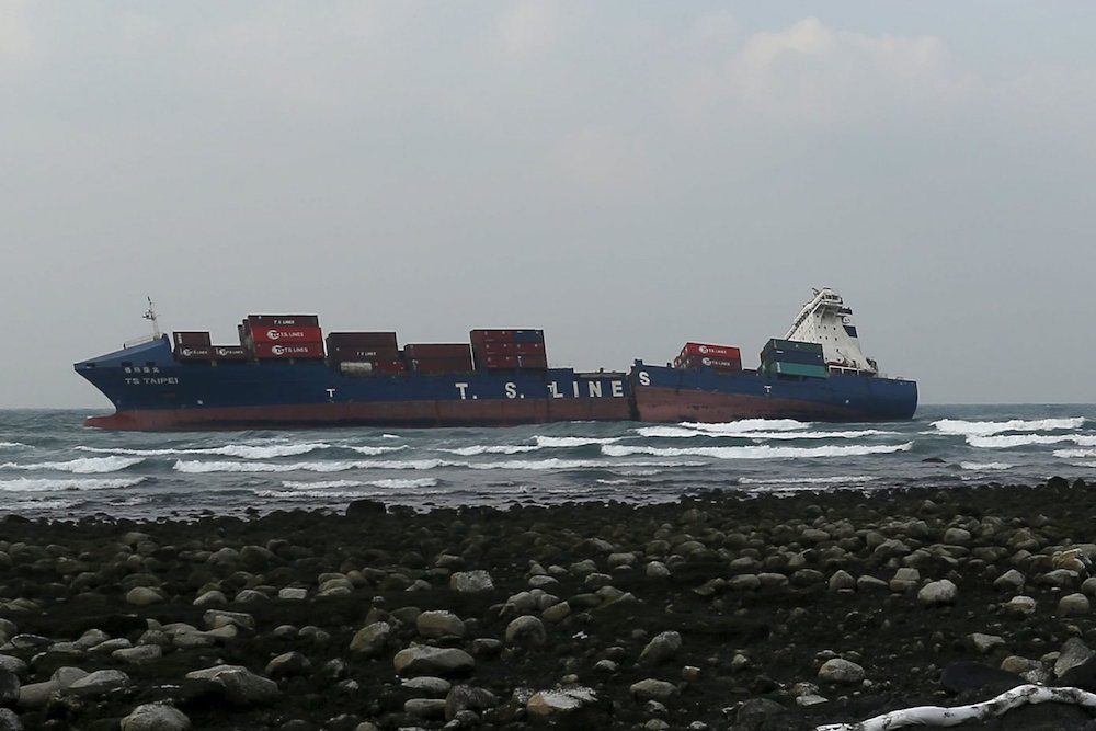Taiwan Dealing with Major Oil Spill from Fractured TS Taipei Cargo Ship