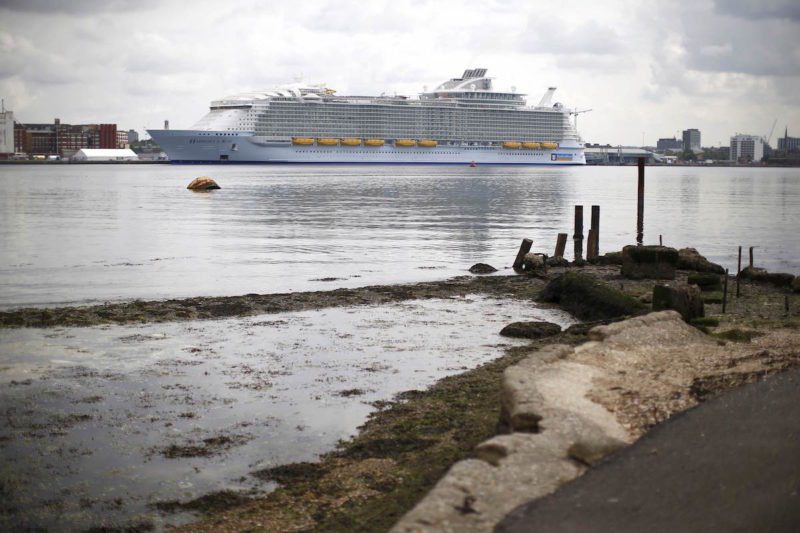 The worlds largest cruise ship, the 361 metres long, Harmony of the Seas, is berthed in port ahead its maiden voyage, in Southampton, Britain May 17, 2016.  REUTERS/Peter Nicholls