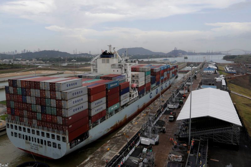 A cargo ship named Cosco Houston, navigates through Cocoli locks during a test of the new set of locks of the Panama Canal expansion project on the Pacific side in Cocoli, on the outskirts of Panama City, Panama June 23, 2016.  REUTERS/Carlos Jasso