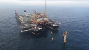 Allseas Pioneering Spirit First Offshore Oil Rig Decommissioning Job