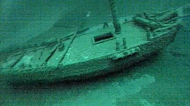 Underwater Photo of Great Lakes sloop Washington starboard side