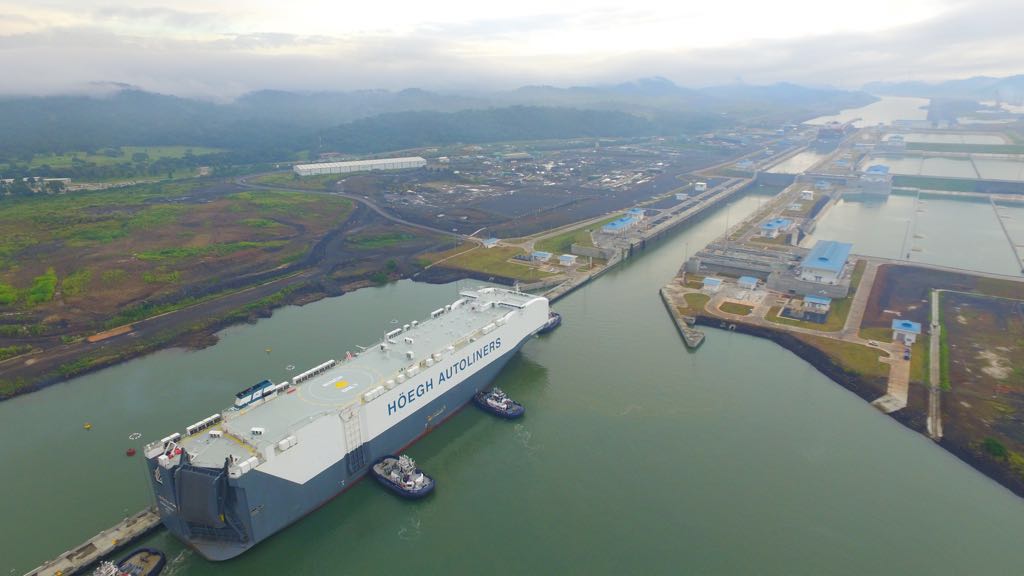 Ship Photos of the Day – World’s Largest Pure Car and Truck Carrier, Höegh Target, Transits Expanded Panama Canal
