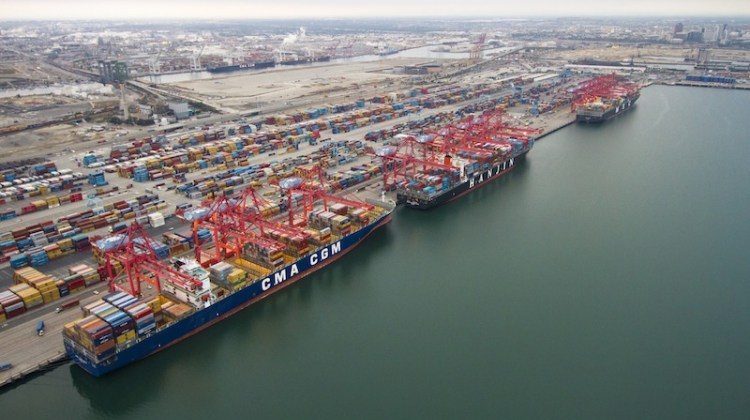 U.S. West Coast Dockworkers to Talk Contract Extension with Shippers