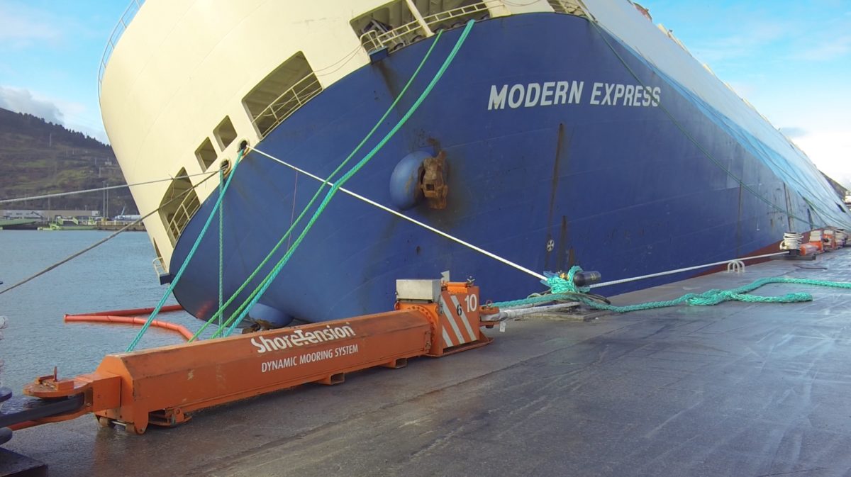 Dyneema® fiber does double duty to tow and tie up stricken Modern Express