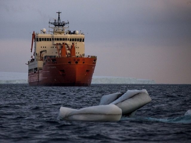 Russia Tests Towing Million-Ton Iceberg [PHOTOS]