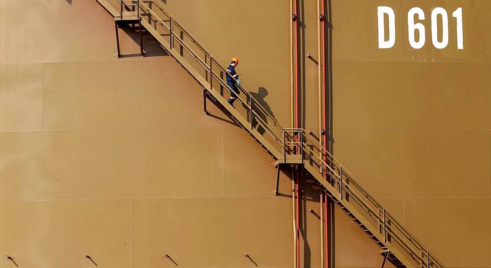 IEA Sees Global Oil Glut in 2017 if No OPEC Cut