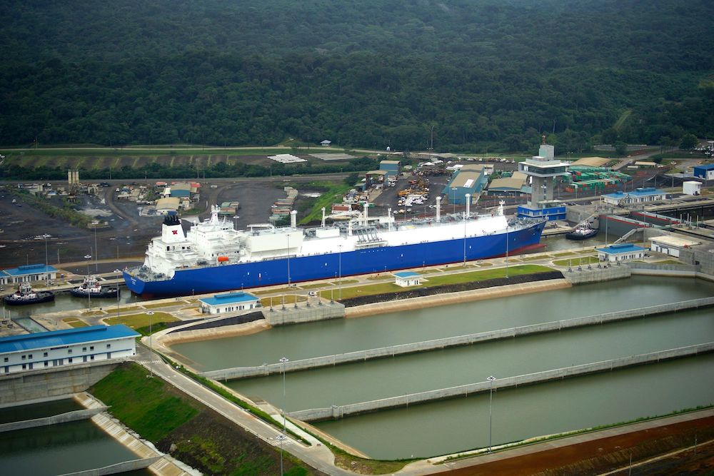 Ship Photos of the Day – Teekay LNG Carrier ‘Oak Spirit’ Transits Panama Canal