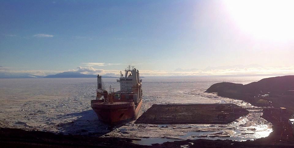 Ship Photos of the Day – MSC-Chartered ‘Ocean Giant’ Arrives at McMurdo Station, Antarctica