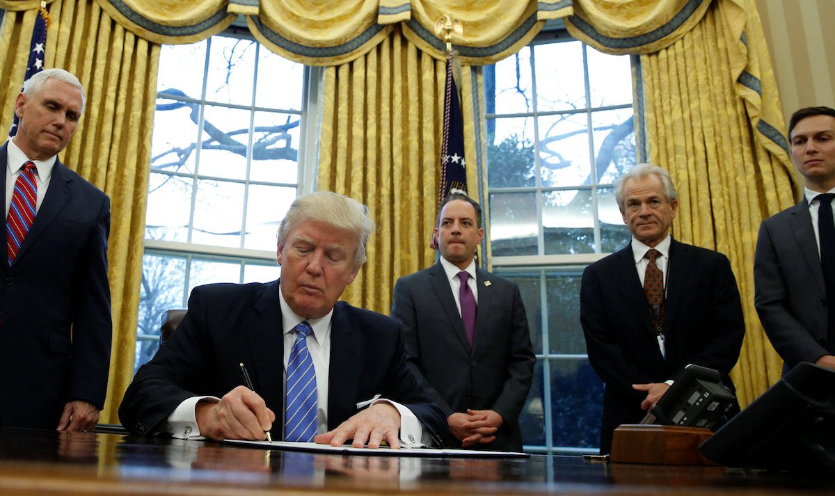 Trump Signs Executive Order to Advance Keystone, Dakota Oil Pipelines
