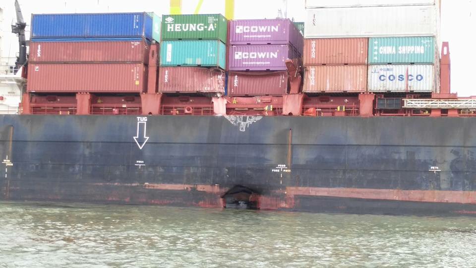 Oil Spill Response Continues in Singapore After Containerships Collide