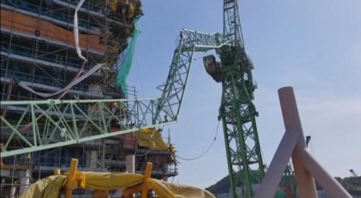 Six Killed in Crane Collapse at Samsung Heavy Industries