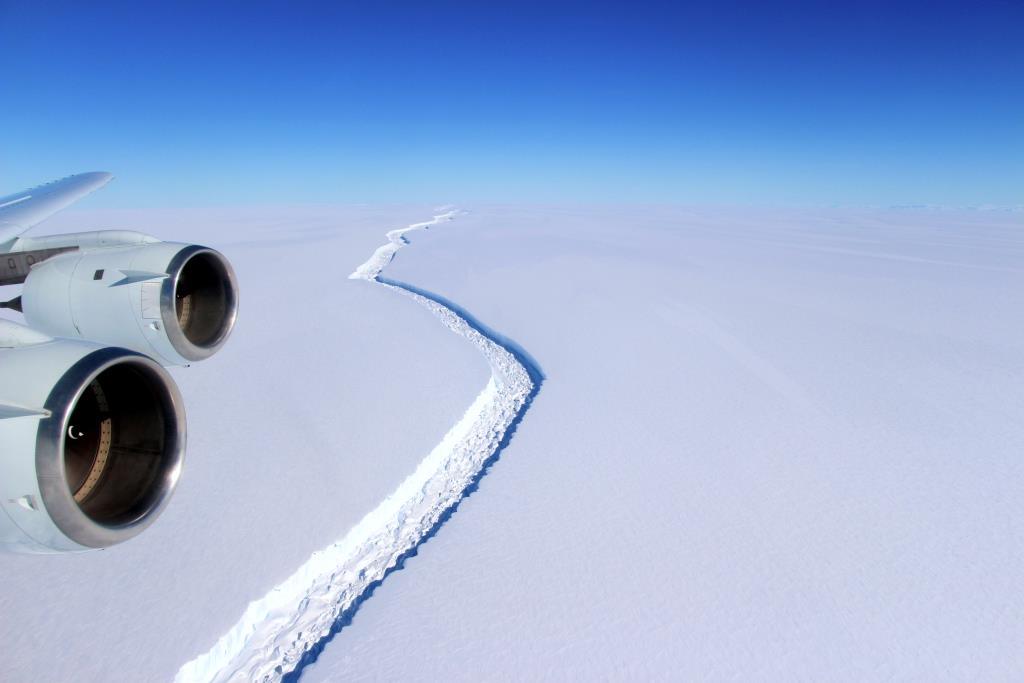 Trillion Tonne Iceberg Breaks Off Antarctica