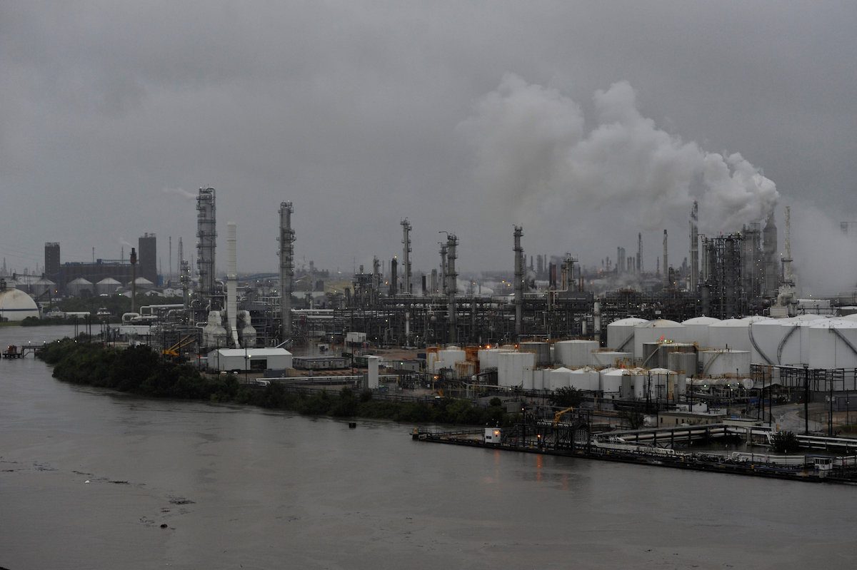 Traders Rush to Ship Oil from Louisiana Ahead of Harvey