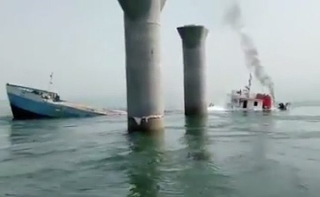 Incident Video: Cargo Ship Sinks in Persian Gulf