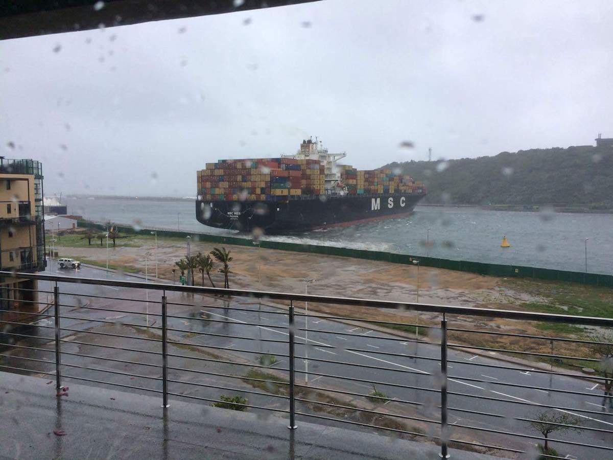 Large Containership Breaks Moorings, Blocks Shipping Channel in Durban – PHOTOS