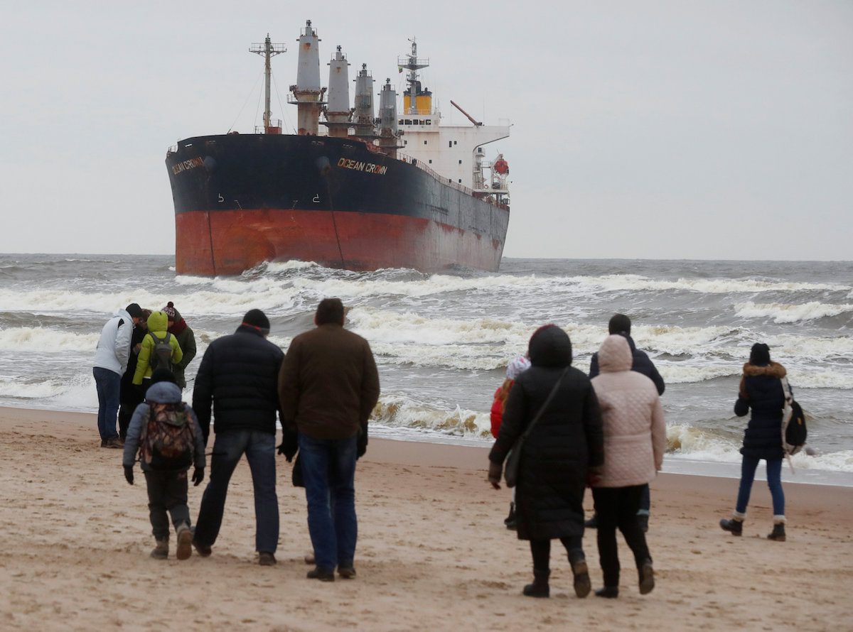 Photos: Bulk Carrier ‘Ocean Crown’ Hard Aground in Lithuania