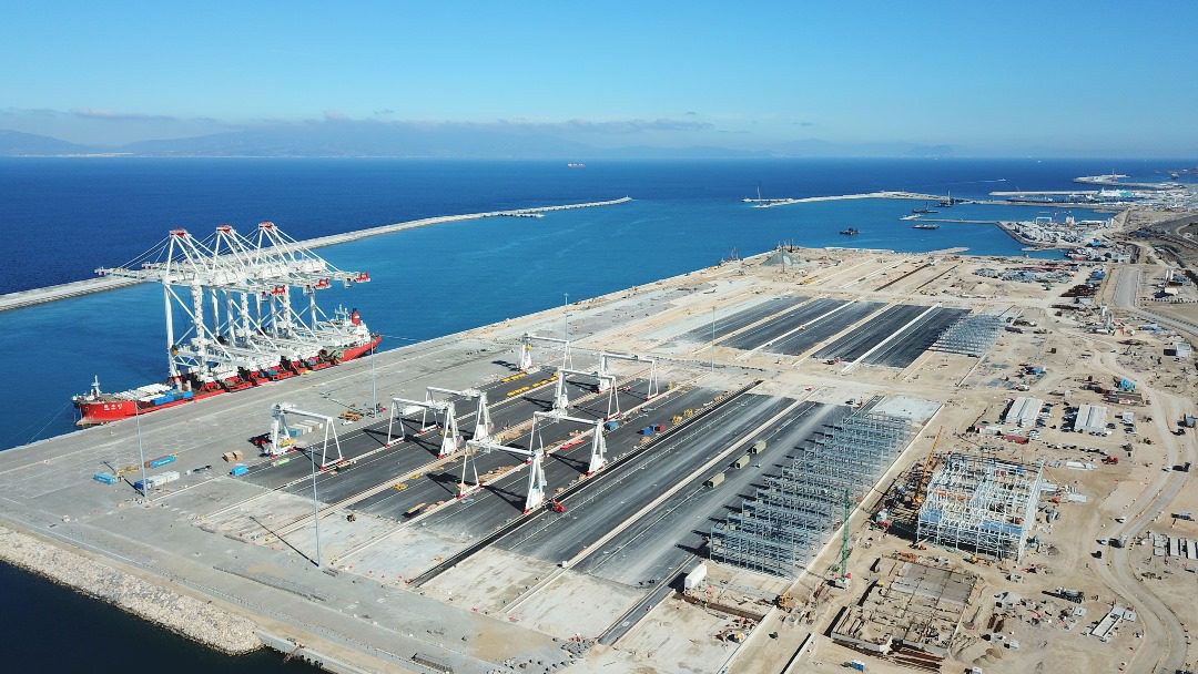 World's Largest Tandem-Lift Container Cranes Arrive at MedPort Tangier ...