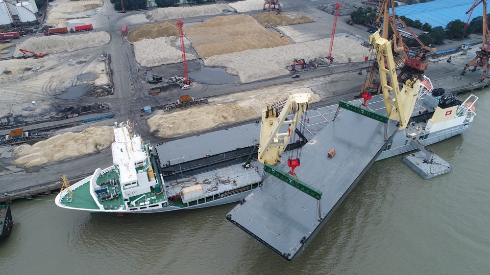Damen shipping multiple pontoons to Rotterdam