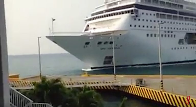 msc cruise ship crashes into dock in the caribbean