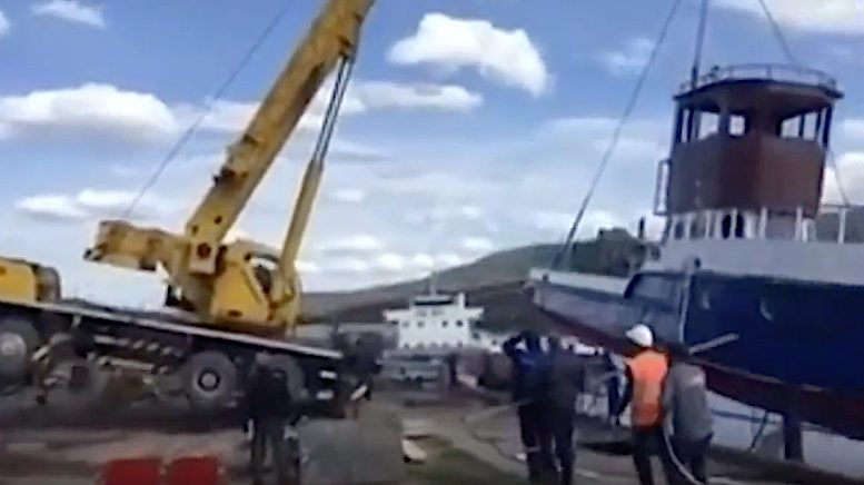 Watch: Boat Lift Goes Really, Really Bad
