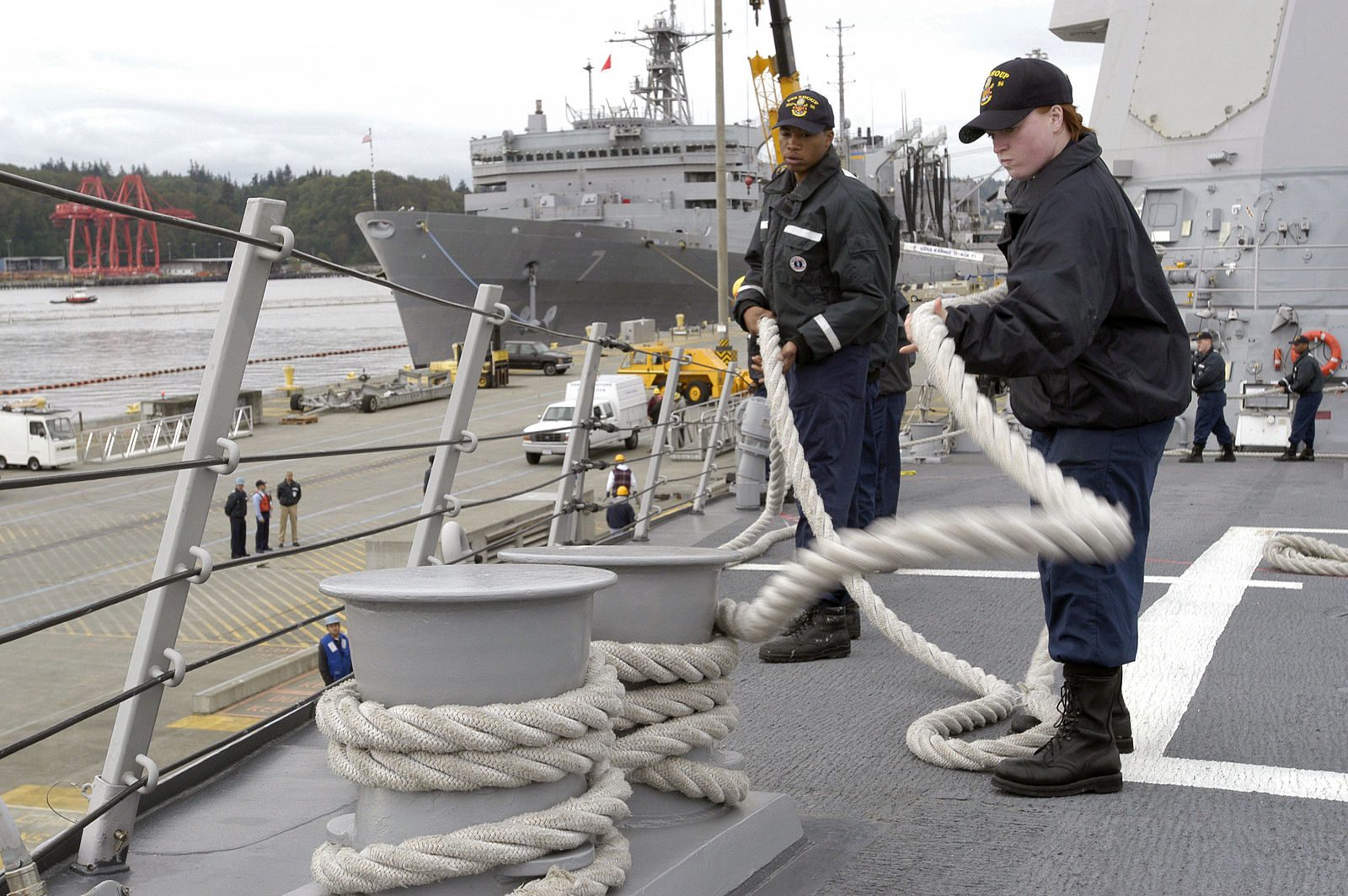 mooring line ops US Navy