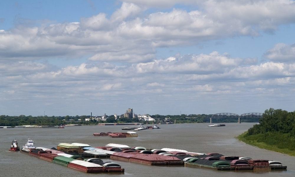 Tugs and barges on the Mississippi River